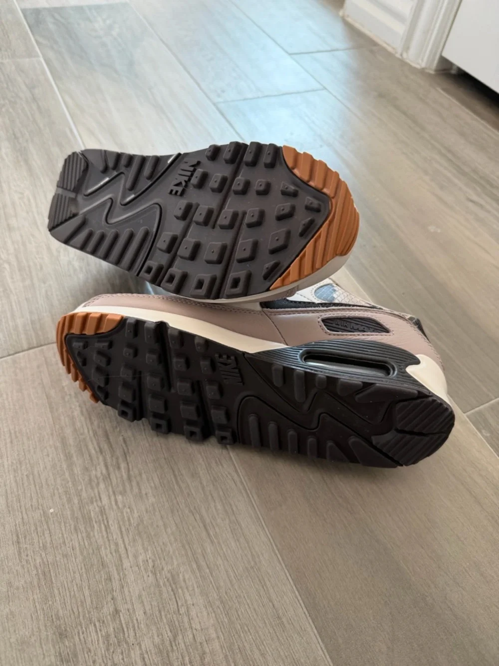 Women’s Nike Air Max 90 size 6.5 Snake Print - Picture 6 of 6